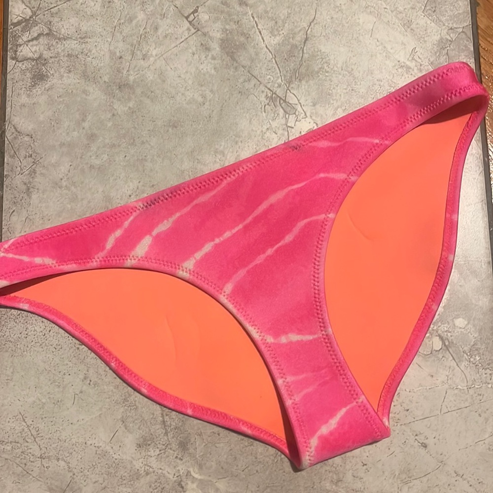 Triangl woman’s XL swim bottoms Pink and white Size XL